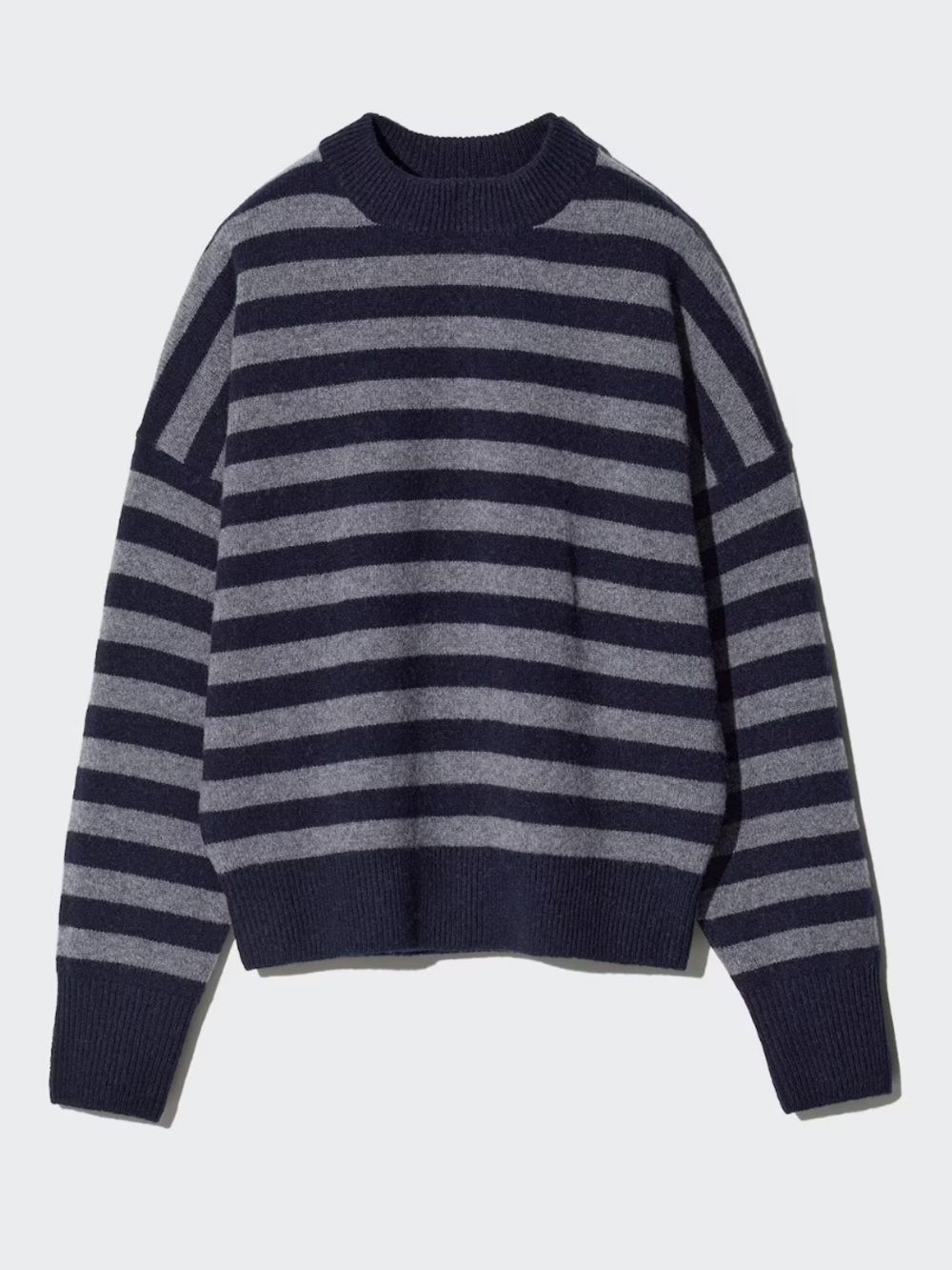 🆕 Uniqlo Lambswool Mock Neck Sweater - XS